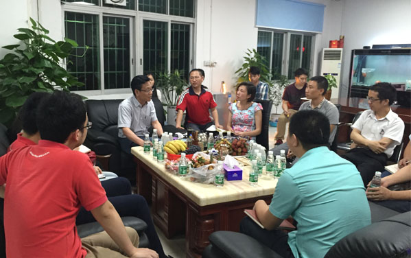 顏老師蒞臨光臣指導(dǎo)工作1