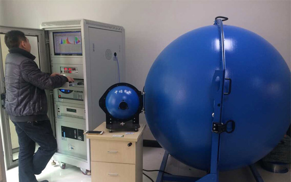 光臣照明工程師檢測燈具色溫