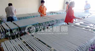 【生產(chǎn)播報(bào)】客戶爭(zhēng)相恐后的搶購(gòu)光臣照明LED線條燈