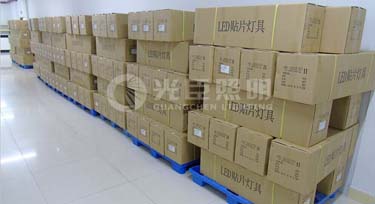 LED護(hù)欄管凌晨3點(diǎn)裝貨，專車直達(dá)貴州!