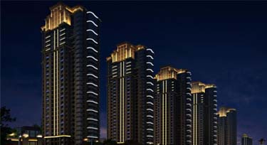 通過線條燈廠家配合 安裝隊輕松完成樓盤亮化項目