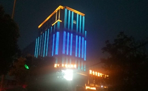 烏程大酒店大樓全彩線條燈動(dòng)態(tài)效果亮化