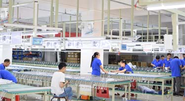 戶外亮化燈具生產(chǎn)廠家的日常工作場景