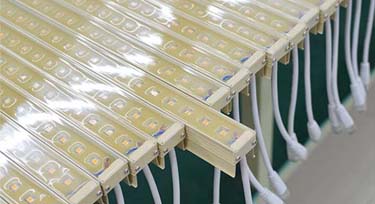 戶(hù)外線(xiàn)條燈所灌封的PU膠 硬的好還是軟的好?