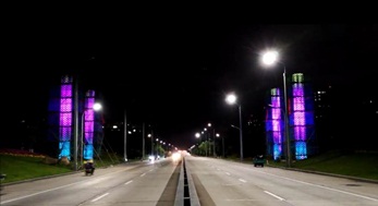 常洪隧道口夜景亮化提升，廢棄立柱“華麗變身”